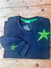 Load image into Gallery viewer, Green star sweatshirt